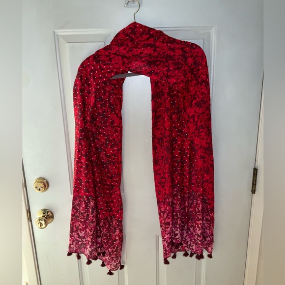 “NEW” ISAAC MIZRAHI LIVE! PRINTED SCARF WITH TASSEL HEM (72” L X 27” W) - Picture 3 of 6